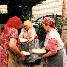 За приготовленим трапезы.1993 г.