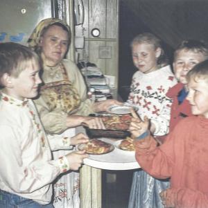 Америка. Дети за угощением. Орегон, 1990 г.