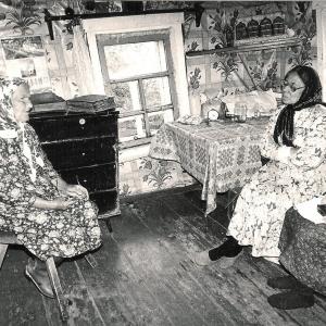 Урал. И. В. Поздеева в гостях у старообрядки. Ванькова, 1986 г.